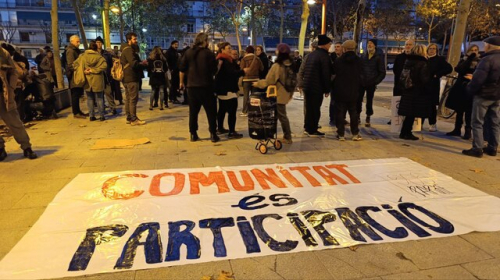 Pancarta en el suelo