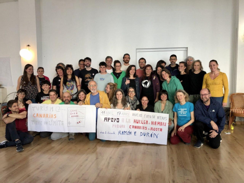 Foto de apoyo desde la Escuela Ramón Fernández Duran a la Movilización en Canarias